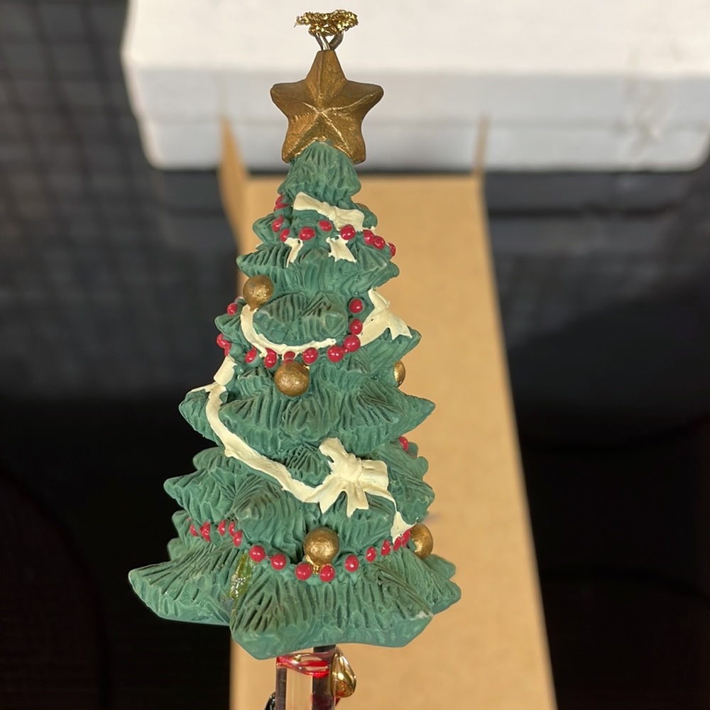 Sparkling icicle ornament tree 🌲 by AVON gift collection.